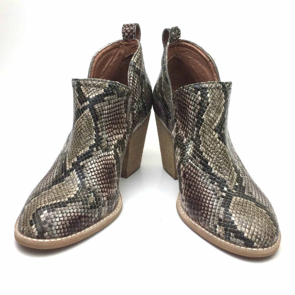 Jeffrey Campbell Rowlan Embossed Bootie sz 9